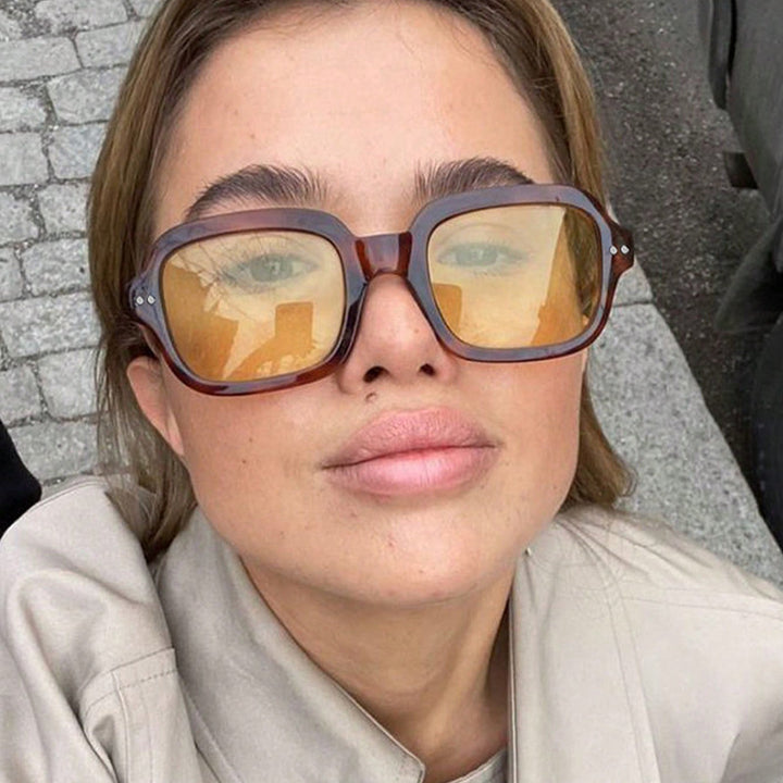 Ladies modern square sunglasses with wide frame and elegant design Stornfield