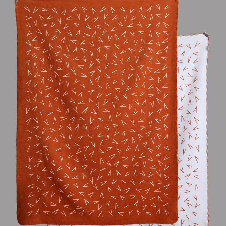 Artistic Wave Pattern Throw Blanket