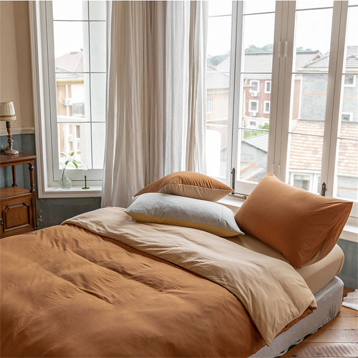 Breathable reversible bedding set made of organic cotton with light quilt and pillowcases
