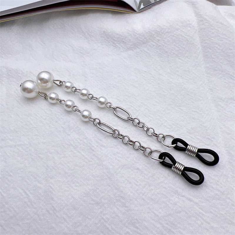 Elegant Pearl-Linked Eyewear Chain Stornfield