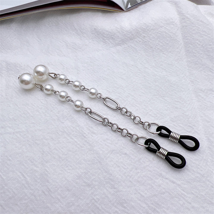 Elegant Pearl-Linked Eyewear Chain Stornfield