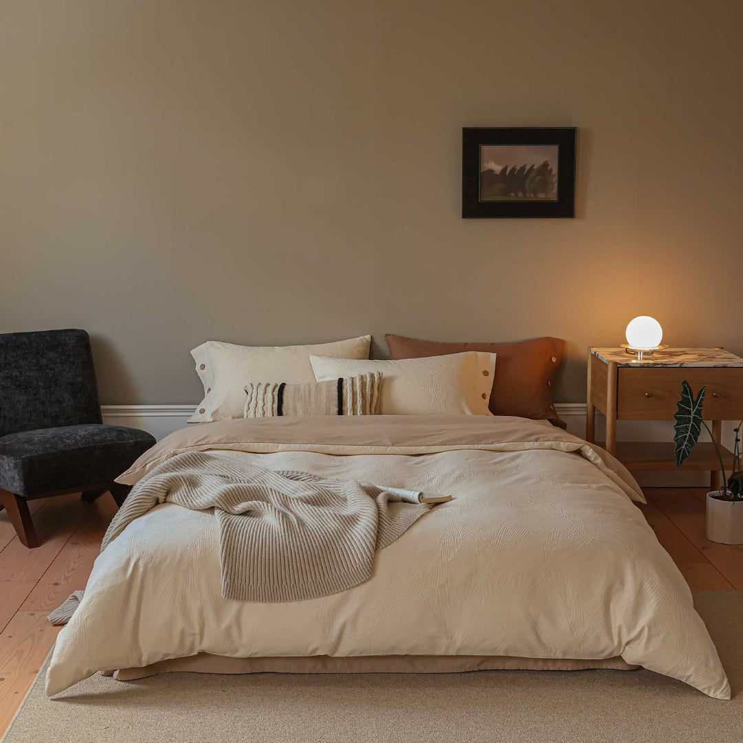 Bedding set made of cotton satin with a raised leaf texture