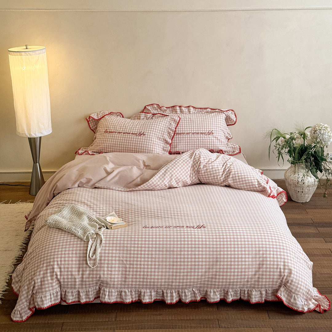 Combed cotton bedding set with Vichy check, ruffle frills and subtle embroidery