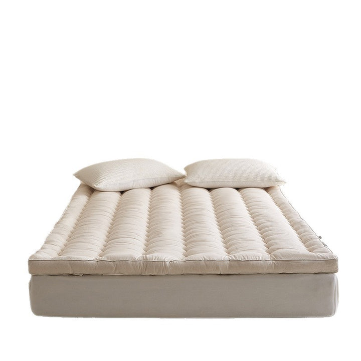Viscoelastic quilted mattress topper with comfort filling and non-slip underside