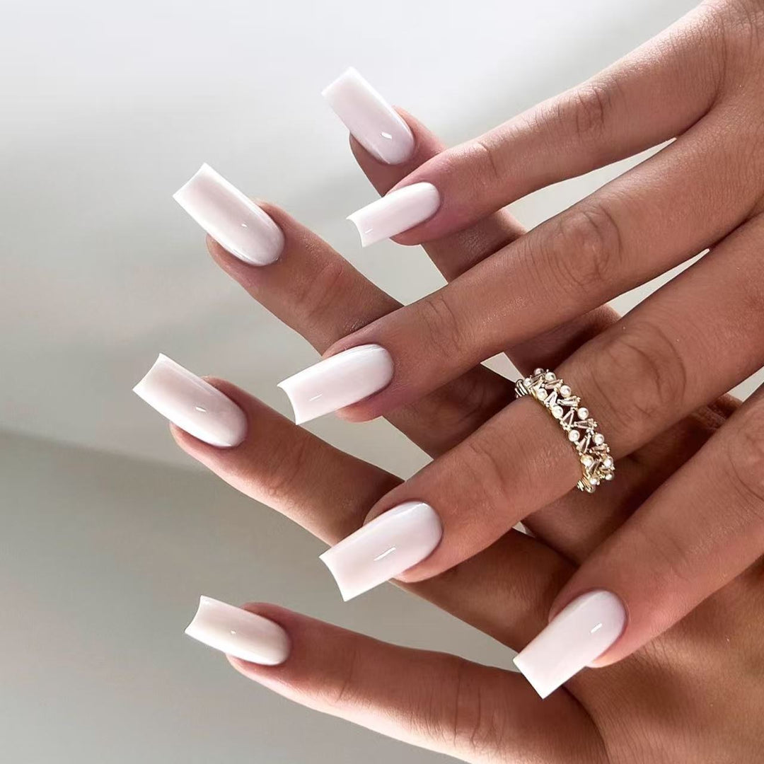Artificial nail set with luxurious high gloss finish Stornfield