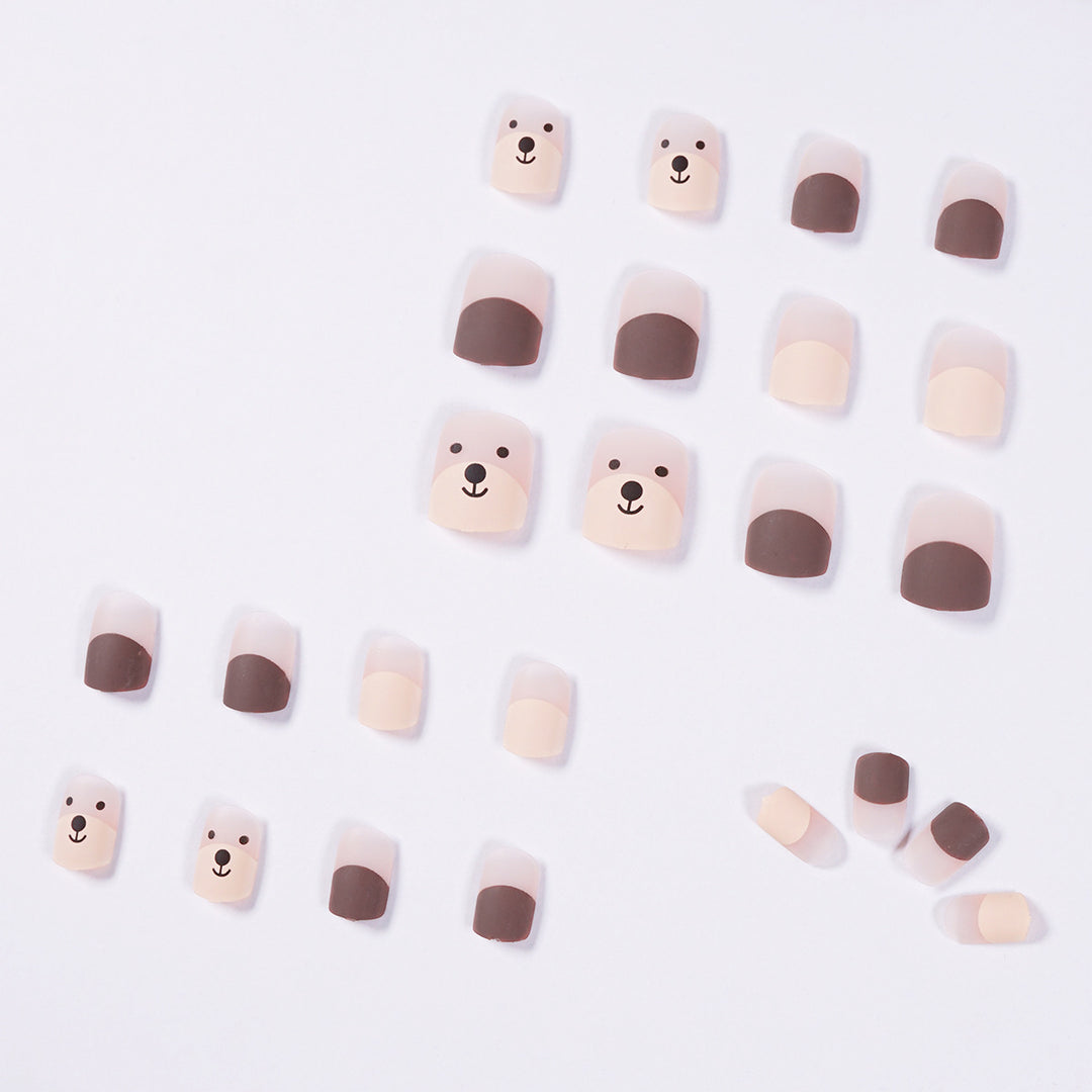 Cute nail art with bear motifs Stornfield