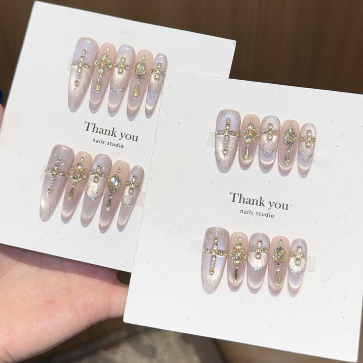 Artificial Nails in Elegant Gold Design Stornfield