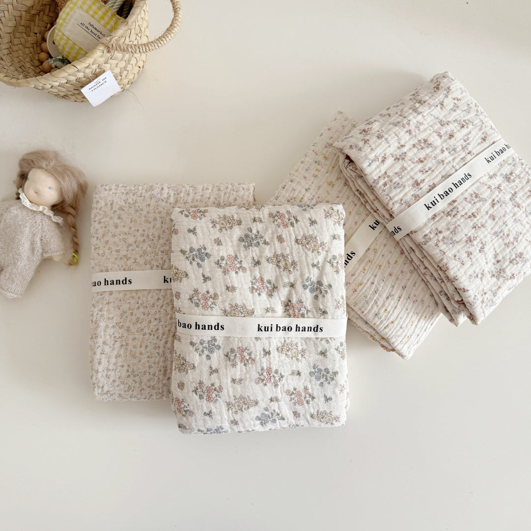 Unisex Cozy Muslin Blanket with Delicate Flower Pattern Stornfield
