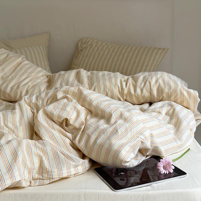 Duvet cover set made of cotton percale with fine pinstripe