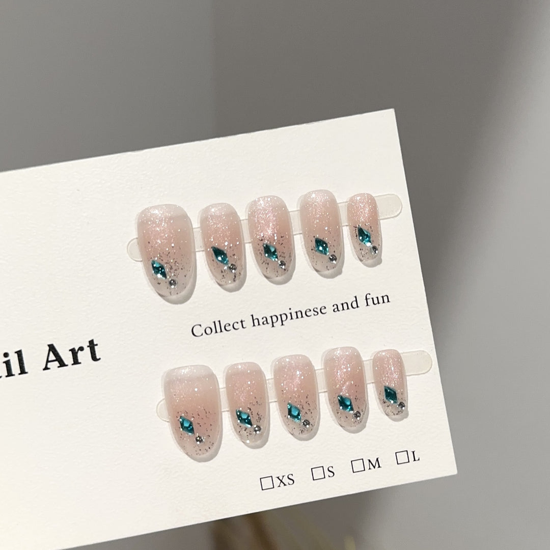 Glamorous Press-On Nail Art Set