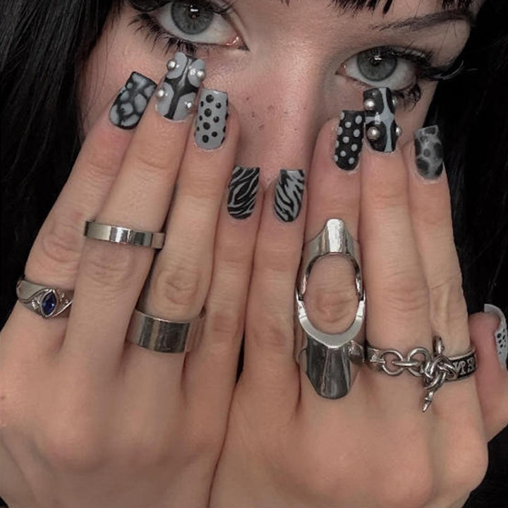 Fashionable geometric and dot pattern artificial nail set Stornfield