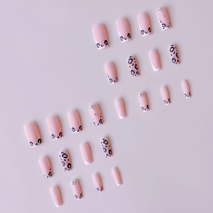 Acrylic Nail Set with Luxurious Leopard Motif and Elegant Glitter Accents Stornfield