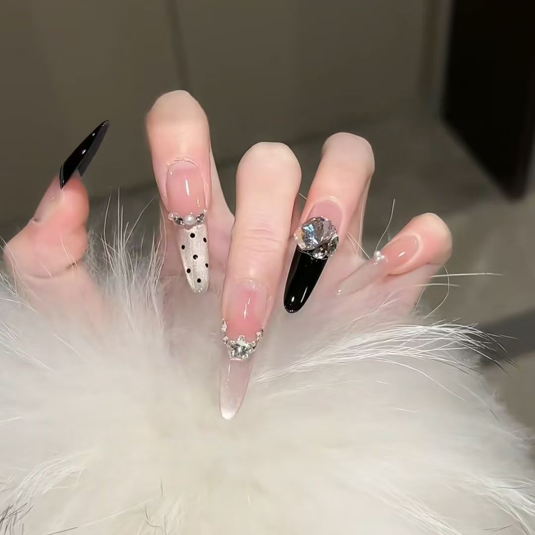Artistic Press-On Nail Set Stornfield