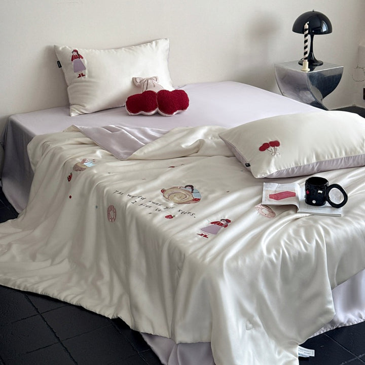 Satin bedding set with embroidered childish appliqués, silky-soft finish and concealed zipper
