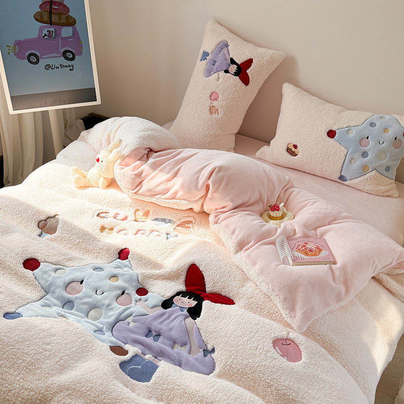 Children's bedding set with cozy teddy fleece surface, appliquéd figures and double-sided function