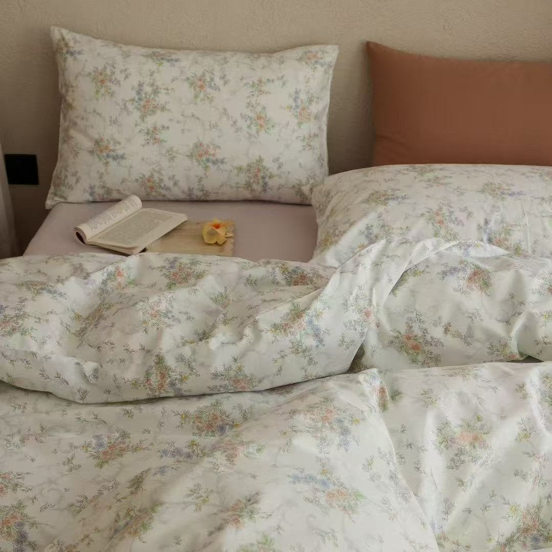 Cotton satin bedding set with fine watercolor floral pattern and soft touch