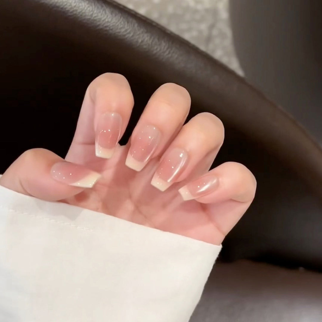 Artificial nails with elegant French tip Stornfield