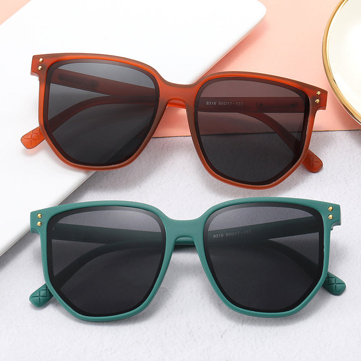 Women's Fashionable Oversized Sunglasses with Sturdy Plastic Frame Stornfield