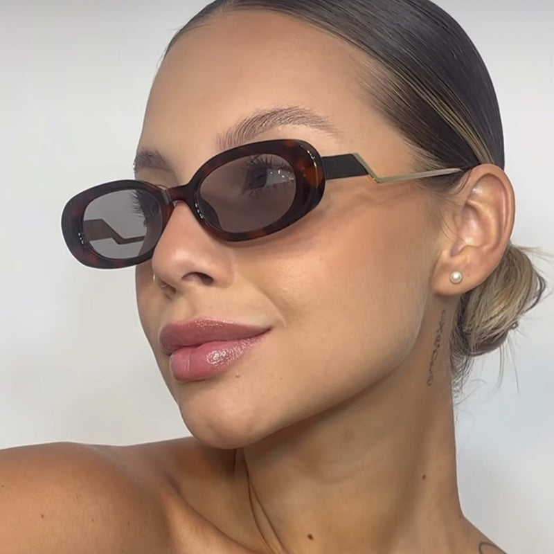 Women's retro-inspired sunglasses with contemporary design and striking frame Stornfield