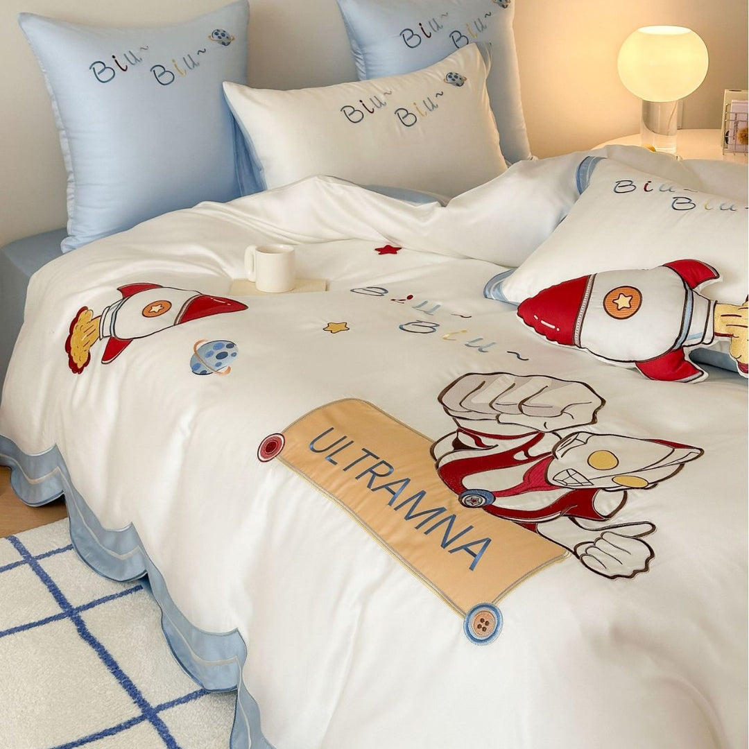 Children's satin bedding set with embroidered rocket and superhero motif