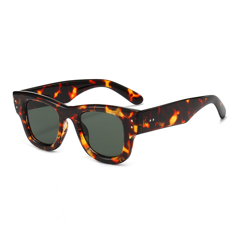Retro-Influenced Bold Frame Sunglasses Stornfield