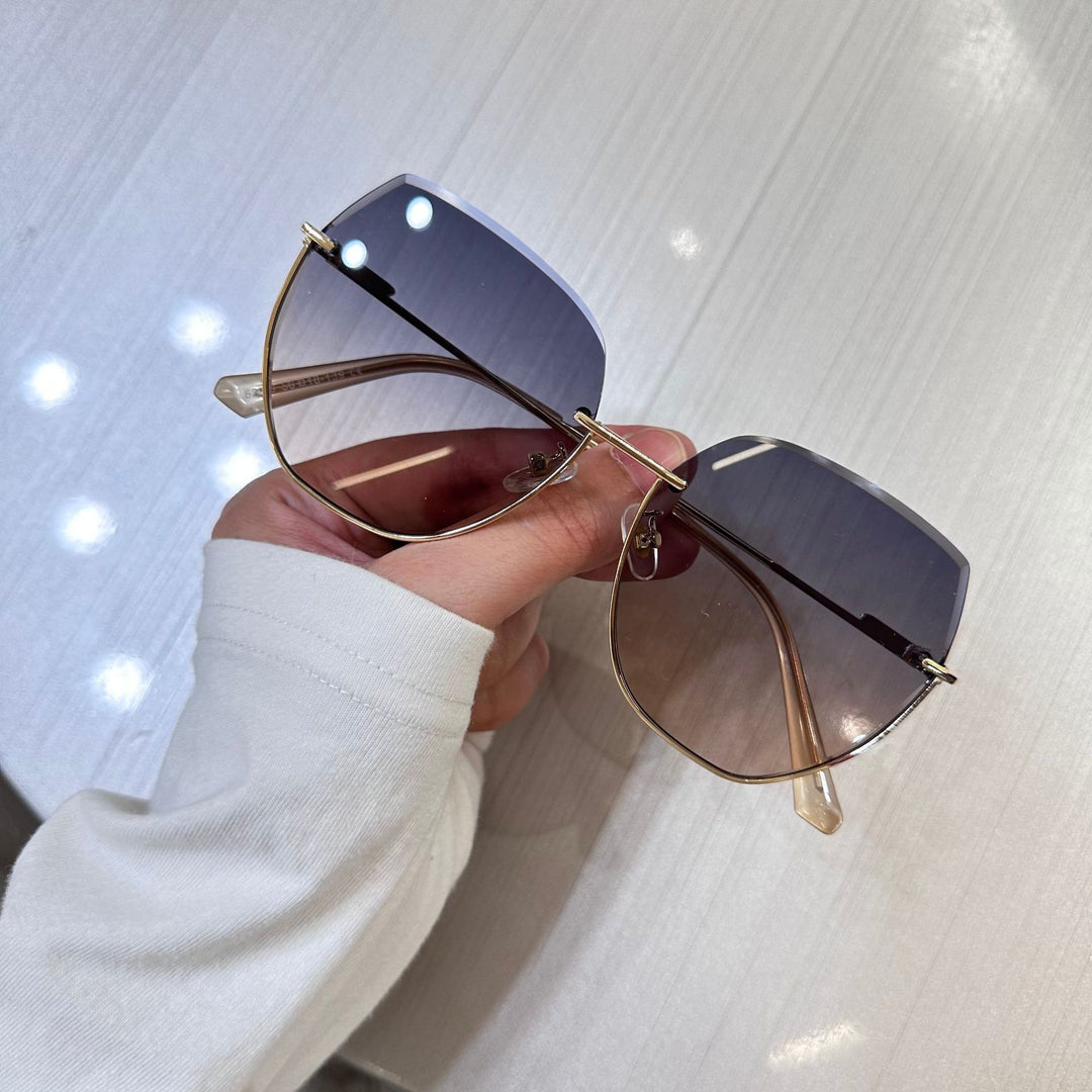 Women's sunglasses with an elegant, wide frame and luxurious accents Stornfield