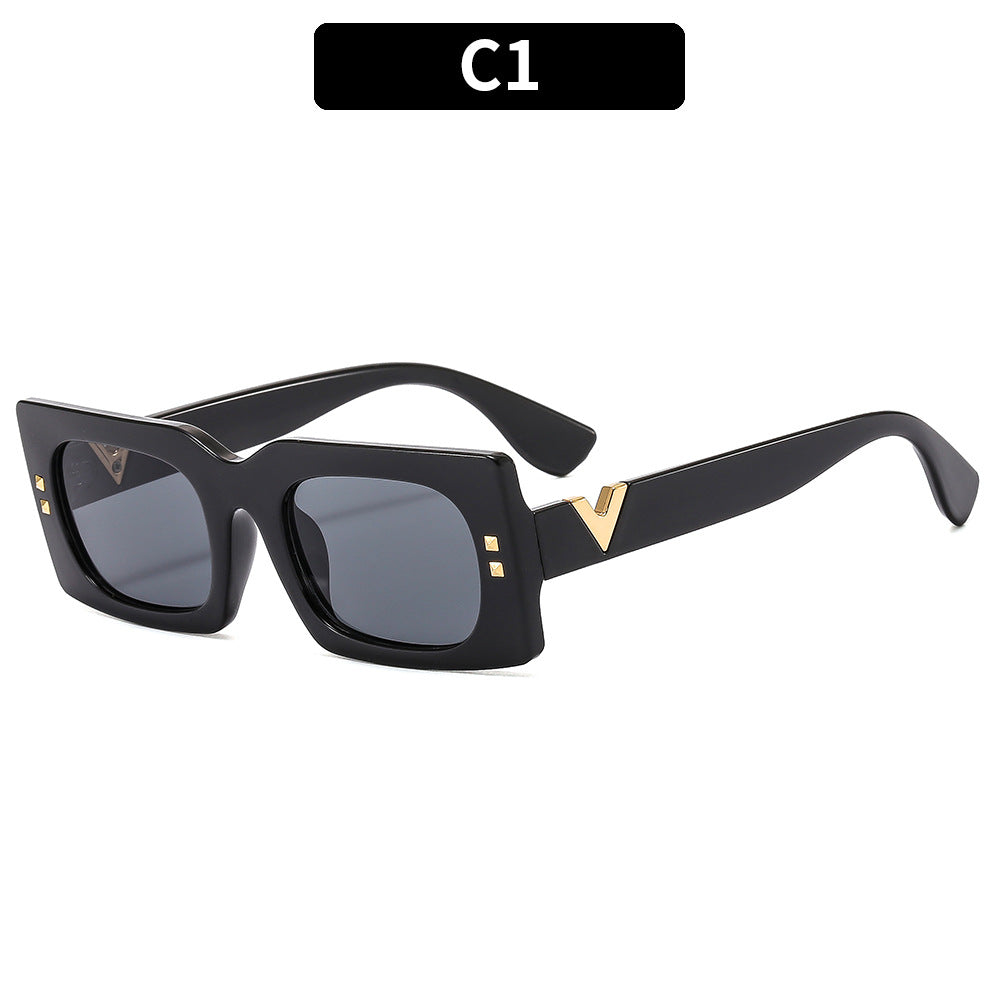 Retro-Inspired Geometric Frame Sunglasses