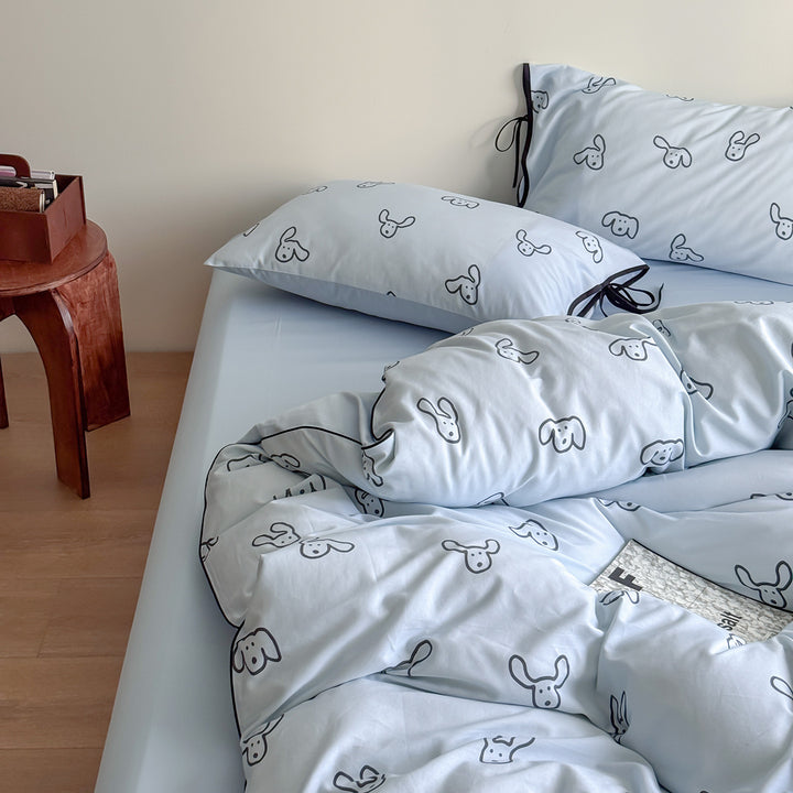 Luxurious cotton bedding set with floral stripes and reversible function