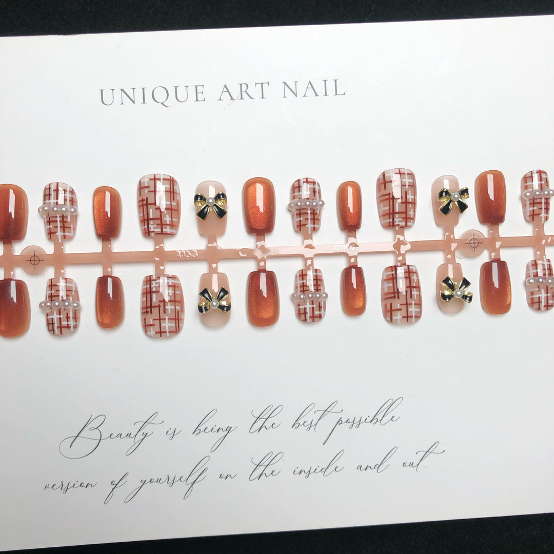 Decorative Press-On Nail Art Set with Geometric Patterns and Elegant Accents