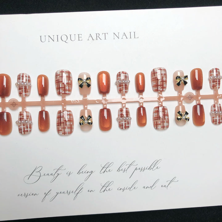 Decorative Press-On Nail Art Set with Geometric Patterns and Elegant Accents