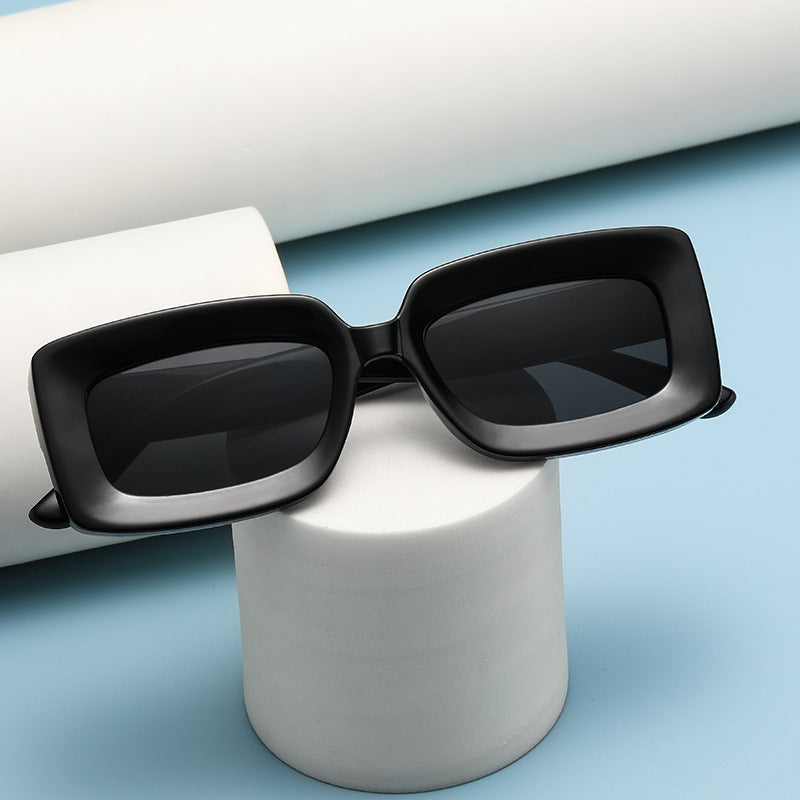 Women trendy square sunglasses with elegant plastic frame Stornfield