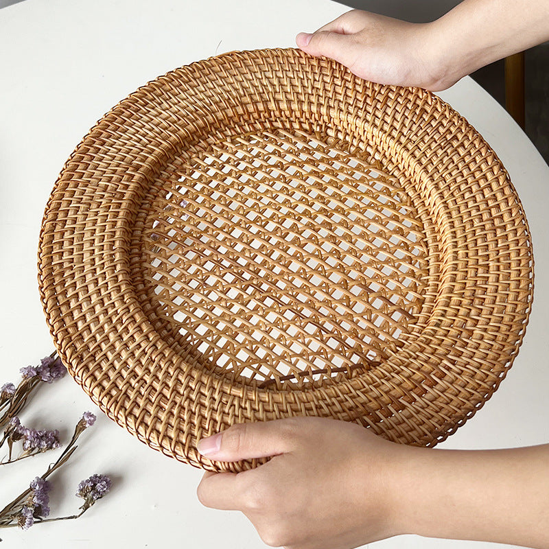 Ladies' round serving platter made of hand-woven natural material Stornfield