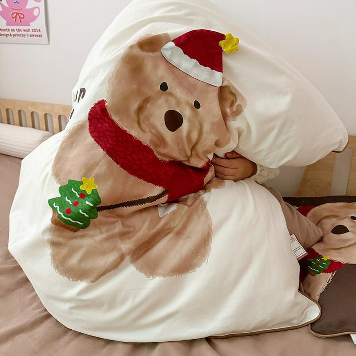 Children's bedding set with plush application and bear motif