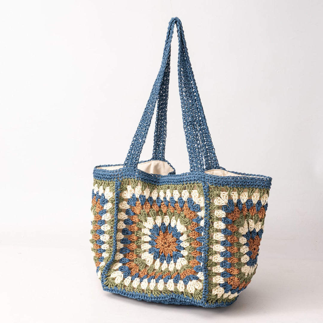 Beach bag made of hand-woven natural material with a square pattern Stornfield