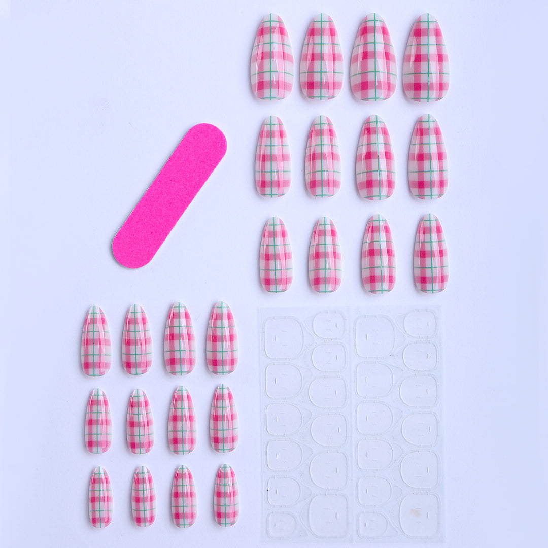 Trendy Checkered Pattern Artificial Nails Stornfield