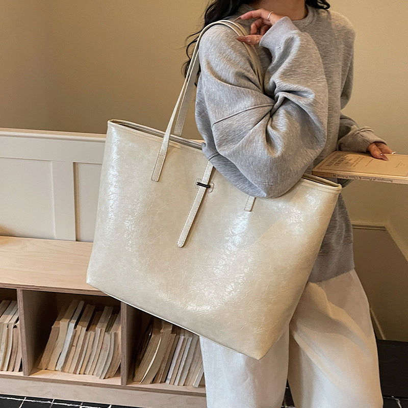 Elegant and Spacious Tote Bag Stornfield