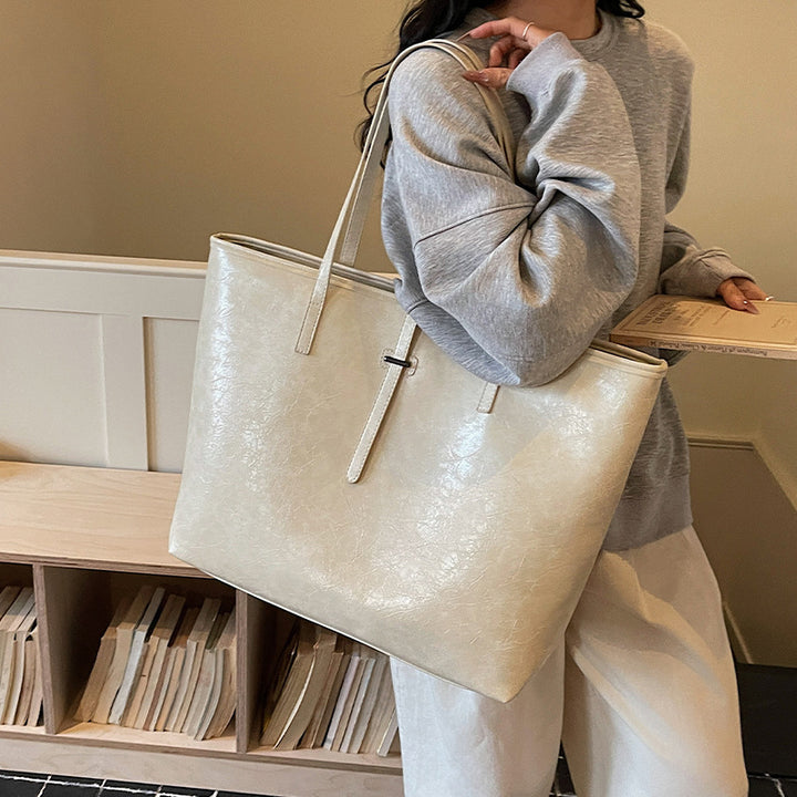 Elegant and Spacious Tote Bag Stornfield