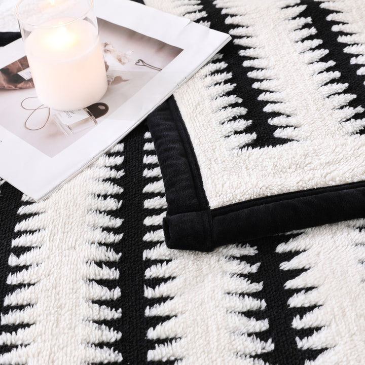 Chic Floral Pattern Throw Blanket Stornfield
