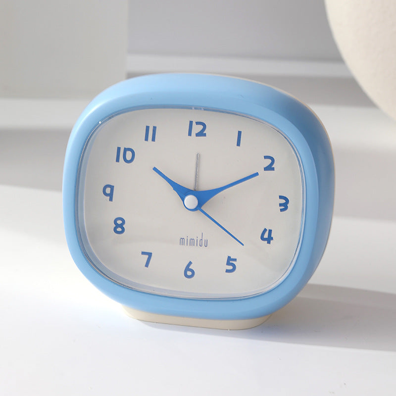 Table Clock in Modern Retro Design Stornfield