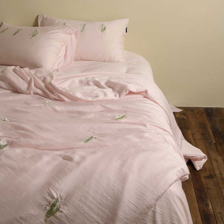 Embroidered cotton gauze bedding set with delicate cactus embroideries