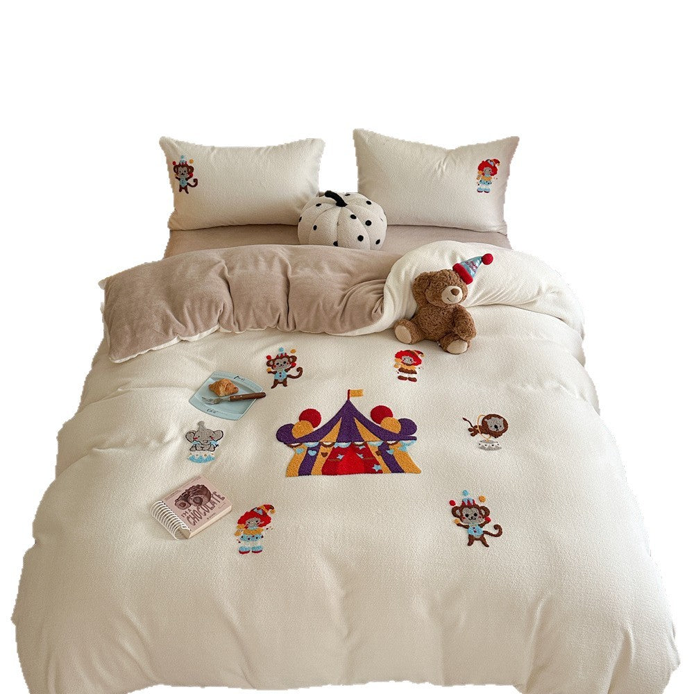 Cozy children's bedding set made of microfleece with Christmas tree and animal appliqué