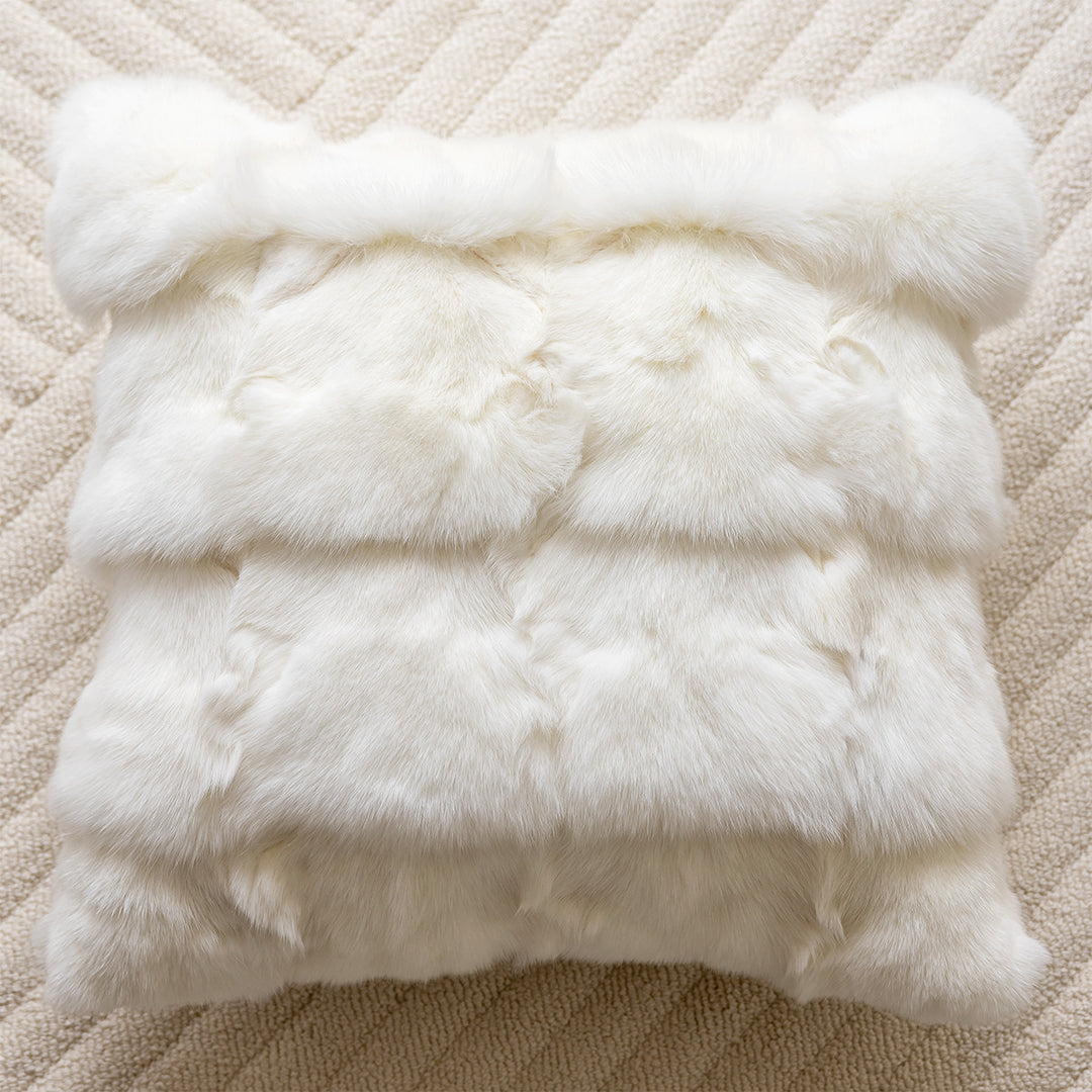 Luxurious cushion with panther design
