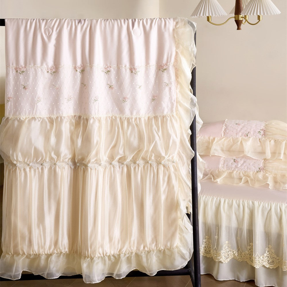 Luxurious Ruffle Bedding Set made of Satin with Ruffles and Embroidered Pillows