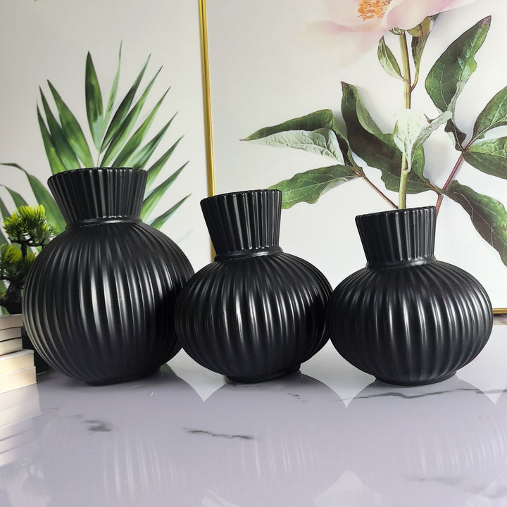 Elegant Ribbed Ceramic Vase Stornfeild