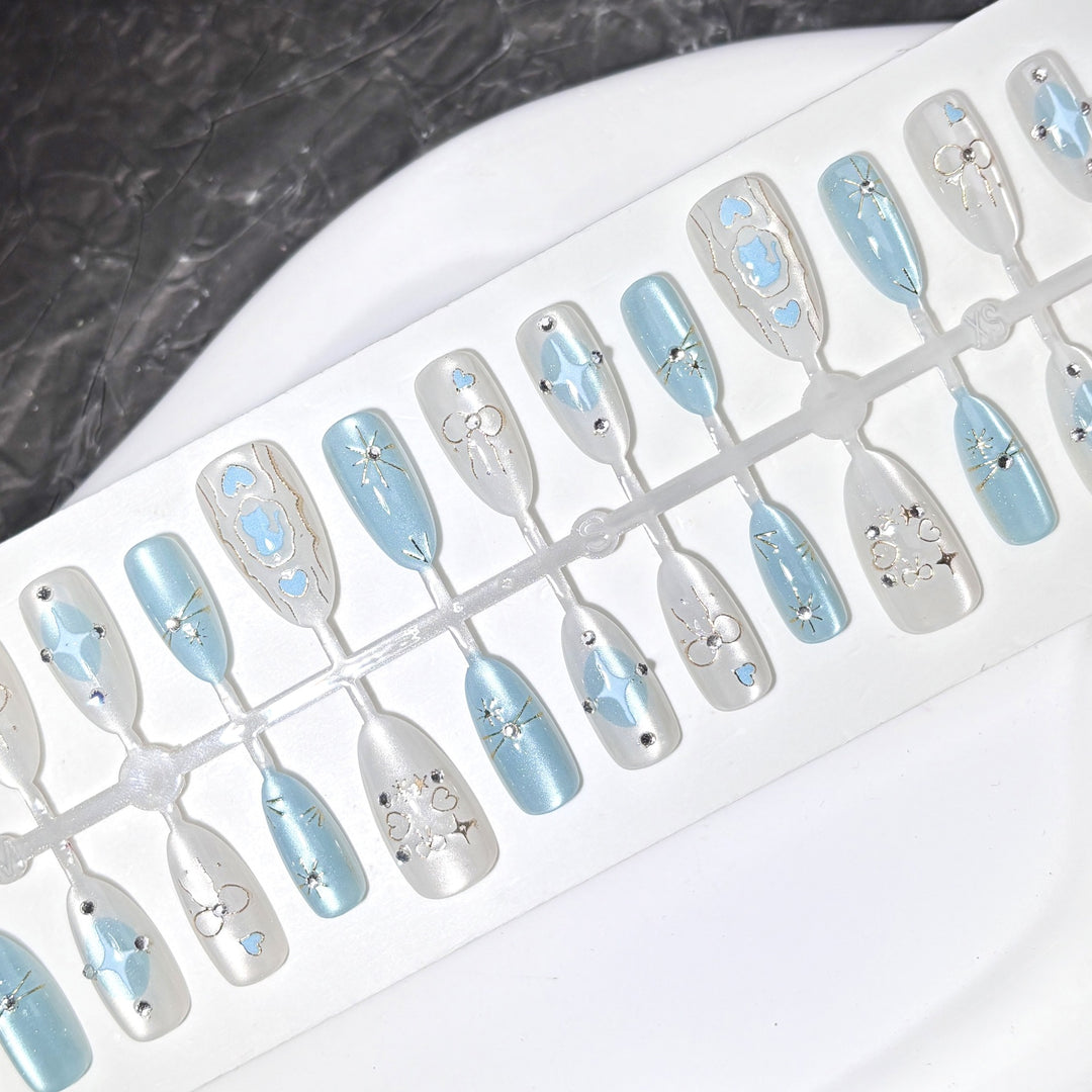 Elegant Press-On Nail Art Set with Decorative Accents