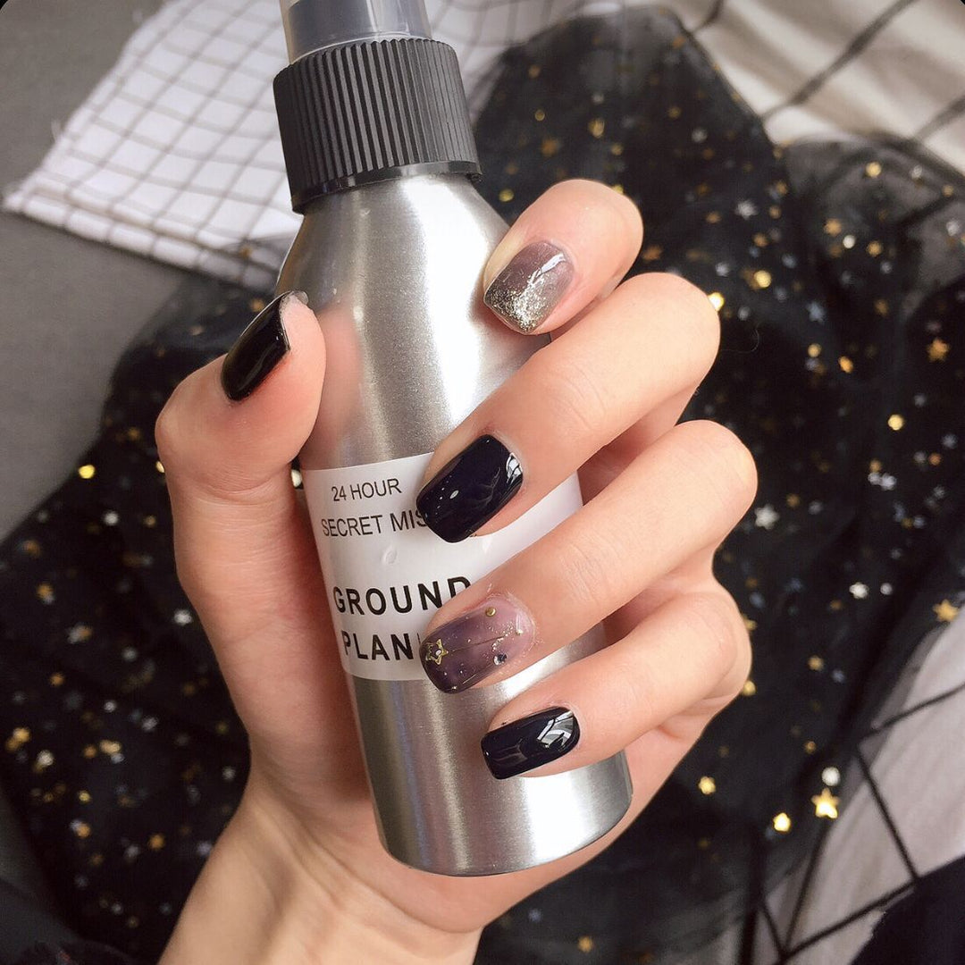 Festive Holiday Themed Press-On Nail Art Stornfield