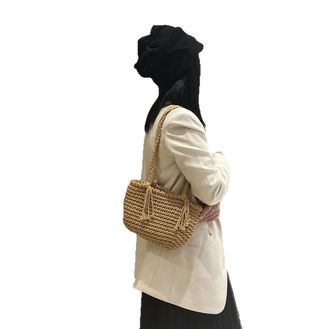 Hand-knotted shoulder bag with decorative pleating technique Stornfield