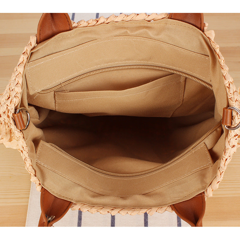 Luxurious shoulder bag with handmade fringes Stornfield