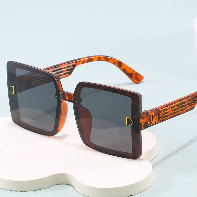 Women square sunglasses with ergonomic frame and UV protection Stornfield