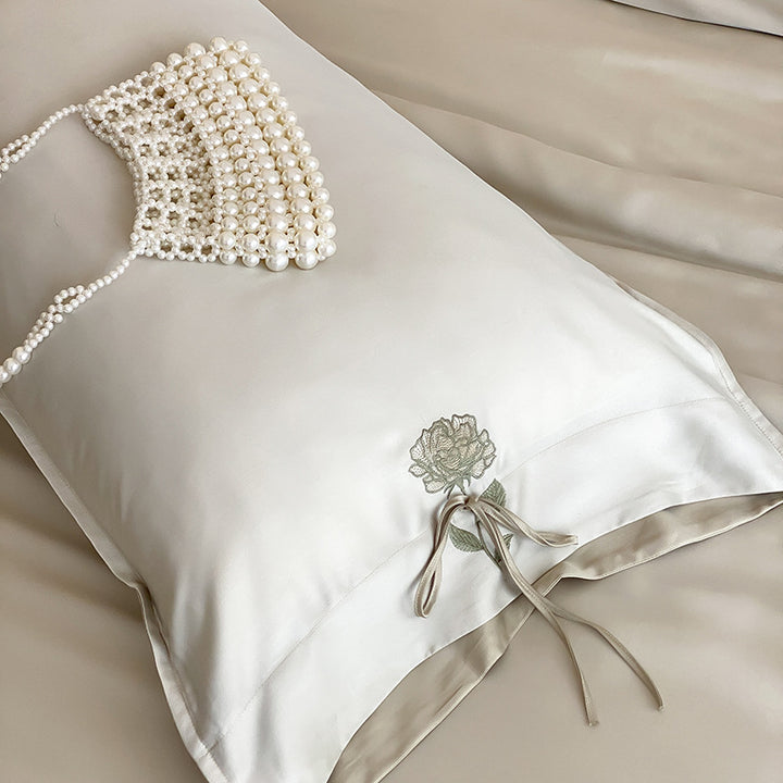 Luxury Satin Bedding Set with Duvet Cover Pillowcases and Fitted Sheet
